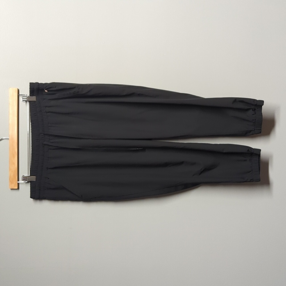 Amazon essentials size large jogger